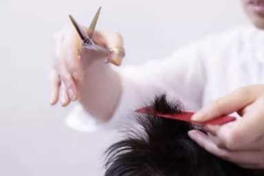 理发店加盟,如何选择合适的理发店加盟插图25 美发店遍地,为何没有一家上市公司?套路坑了消费者也“毁”了自己