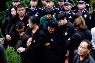 被凶徒拖行200多米，他至死不肯放手……英雄，一路走好！