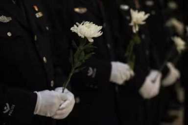 被凶徒拖行200多米，他至死不肯放手……英雄，一路走好！