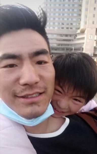 湖北父女门光头 ，湖北光头父亲事件