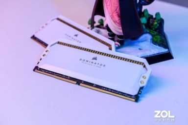 白色精灵 美商海盗船DDR4 4000 32G内存套装评测