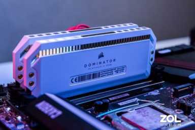 白色精灵 美商海盗船DDR4 4000 32G内存套装评测