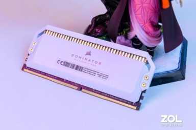 白色精灵 美商海盗船DDR4 4000 32G内存套装评测