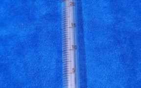 量筒的用法简单，准确量取液体体积的玻璃仪器