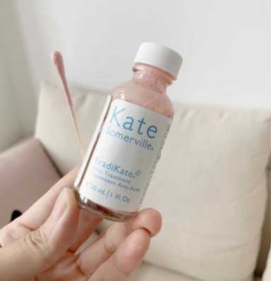 今年流行的“新式”祛痘精华，25岁女生一定要知道，效果真不一般