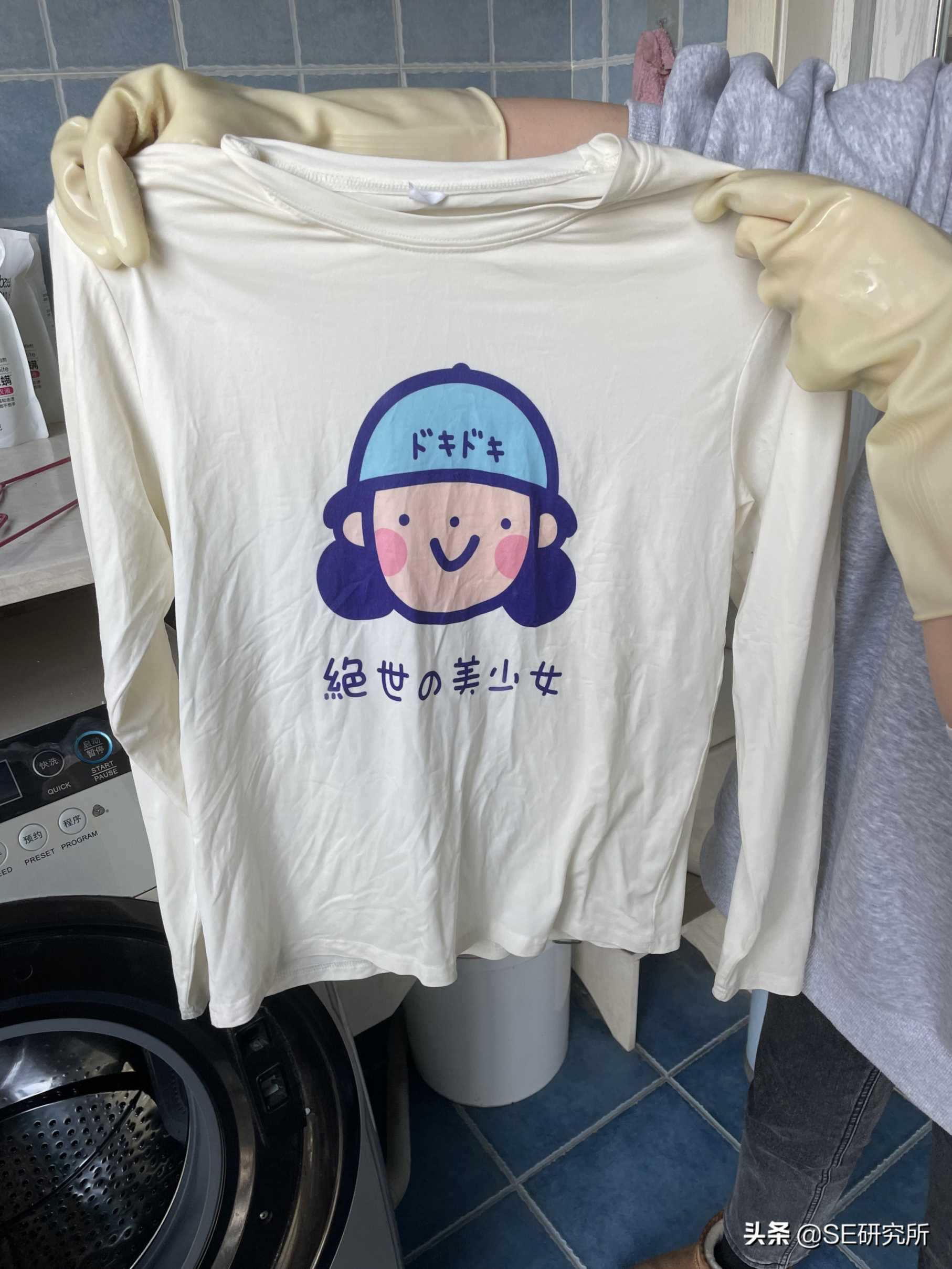 漂白液把白衣服漂红了咋办，84漂白为什么变红了