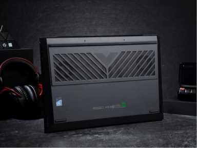 惠普 VICTUS 光影精灵8游戏本带你走进三屏联动的深层游戏空间