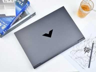 惠普 VICTUS 光影精灵8游戏本带你走进三屏联动的深层游戏空间