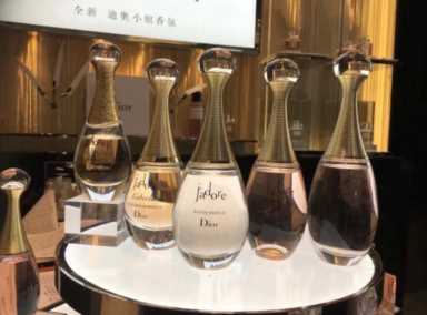 “闻香识女人”，女人都要知道的几款香水品牌，奢侈经典永不过时