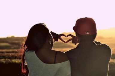 一个男人，当着你的面做这三件事情，可能是“瞧不上”你