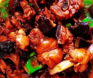 在家做家庭版新疆大盘鸡，比买的更好吃