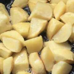 在家做家庭版新疆大盘鸡，比买的更好吃