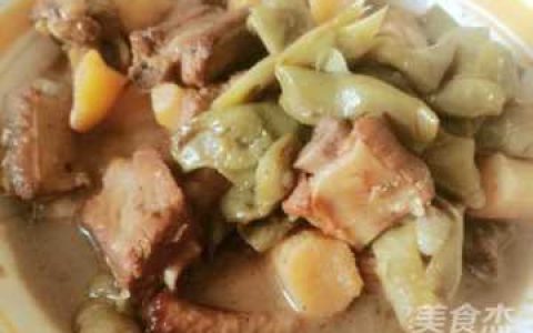 家常炖排骨的做法步骤,土豆炖排骨的家常做法窍门