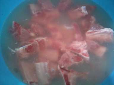 好吃的排骨米饭，用电饭煲就能做，肉质软嫩米饭香，看着都流口水