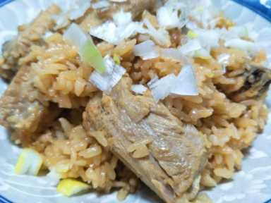 好吃的排骨米饭，用电饭煲就能做，肉质软嫩米饭香，看着都流口水