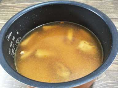 好吃的排骨米饭，用电饭煲就能做，肉质软嫩米饭香，看着都流口水