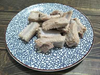 好吃的排骨米饭，用电饭煲就能做，肉质软嫩米饭香，看着都流口水