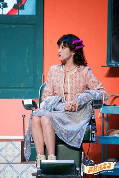 从商业综合体走进传统剧院，李艺彤加盟开心麻花《疯狂理发店》全国巡演开启