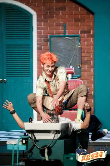 从商业综合体走进传统剧院，李艺彤加盟开心麻花《疯狂理发店》全国巡演开启