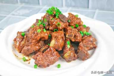 传说中的焖锅排骨原来是这样做的，大厨详细讲解，学会在家就能做