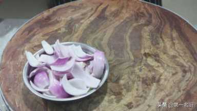 传说中的焖锅排骨原来是这样做的，大厨详细讲解，学会在家就能做