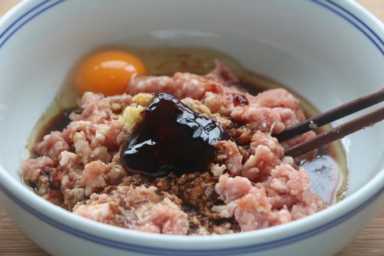 特色小肉饼，食材丰富口感解馋，越吃越香，多吃不腻，赶紧试一试