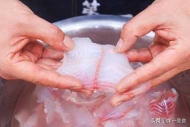 水煮鱼片的做法,如何做水煮鱼片插图7 厨师长教你鱼肉的好吃做法,鱼片洁白滑嫩,吃一次,美味忘不了