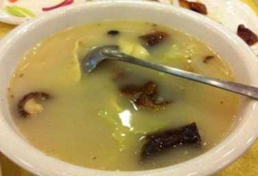 为什么全聚德烤鸭一只298元，大街上的才卖36？专门忽悠外地游客