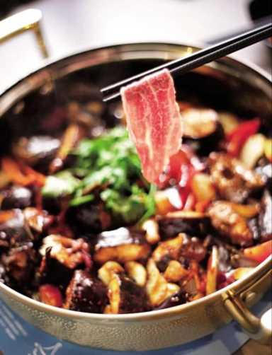 焖锅加盟哪个牌子好,加盟焖锅系列插图1 炸鸡+焖锅=?百胜能靠黄记煌打赢中餐翻身仗吗?