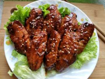 可乐鸡翅的家常制作方法及步骤插图1 轻松几步就能完成的可乐鸡翅,以后再也不愁下厨了