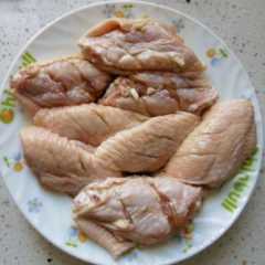 可乐鸡翅的家常制作方法及步骤插图3 轻松几步就能完成的可乐鸡翅,以后再也不愁下厨了