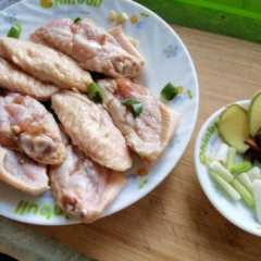 可乐鸡翅的家常制作方法及步骤插图5 轻松几步就能完成的可乐鸡翅,以后再也不愁下厨了