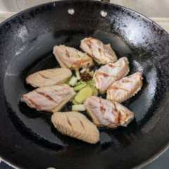 可乐鸡翅的家常制作方法及步骤插图7 轻松几步就能完成的可乐鸡翅,以后再也不愁下厨了