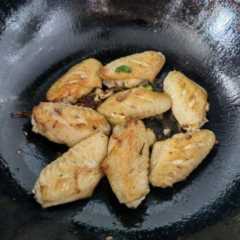 可乐鸡翅的家常制作方法及步骤插图9 轻松几步就能完成的可乐鸡翅,以后再也不愁下厨了