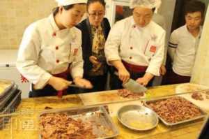 河间驴肉火烧，为什么能走向全国？也有冯巩的功劳