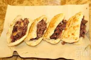 河间驴肉火烧，为什么能走向全国？也有冯巩的功劳