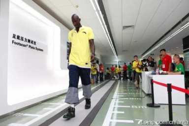 安踏三十年，从晋江“杀”出一条生路