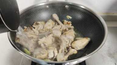 炖鸡汤时，牢记“3放3不放”搭配，最营养最好吃，煲鸡汤的做法
