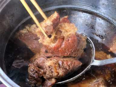 做卤牛肉，记住用3样料就行，简单好吃，牛肉味道香，不发柴