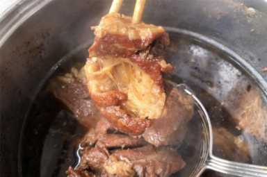 做卤牛肉，记住用3样料就行，简单好吃，牛肉味道香，不发柴