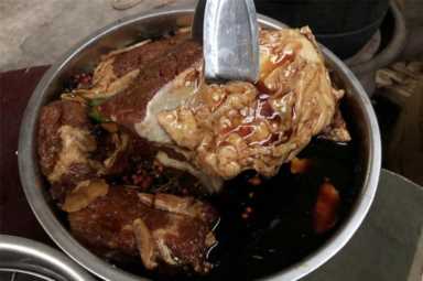 做卤牛肉，记住用3样料就行，简单好吃，牛肉味道香，不发柴