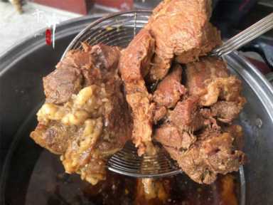 做卤牛肉，记住用3样料就行，简单好吃，牛肉味道香，不发柴