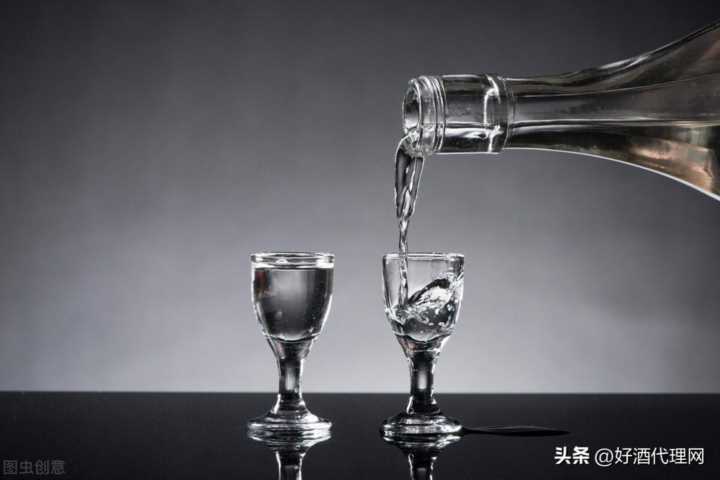 白酒代理一年挣多少,白酒代理利润如何分析插图1 白酒代理一年挣多少,白酒代理利润如何分析