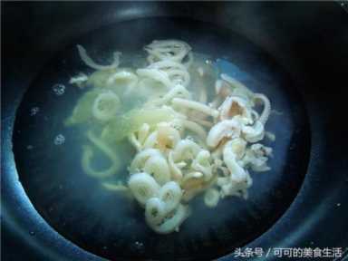 鱿鱼怎么炒好吃又嫩,如何做出美味可口的家常炒鱿鱼插图15 好吃又清新的夏日小炒,爽脆可口的鱿鱼这么炒最鲜嫩