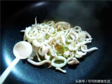 鱿鱼怎么炒好吃又嫩,如何做出美味可口的家常炒鱿鱼插图25 好吃又清新的夏日小炒,爽脆可口的鱿鱼这么炒最鲜嫩