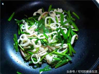 鱿鱼怎么炒好吃又嫩,如何做出美味可口的家常炒鱿鱼插图29 好吃又清新的夏日小炒,爽脆可口的鱿鱼这么炒最鲜嫩
