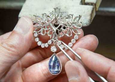 开水晶饰品店需要多少钱？利润高吗？如何开好一家水晶饰品店？