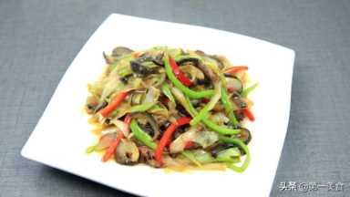 在家烹饪海参，学会这招葱烧的方法，葱香浓厚，海参更是柔软香滑