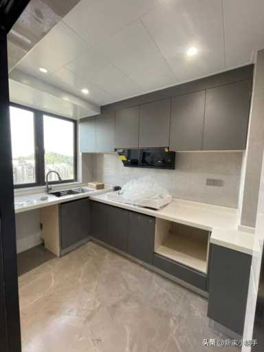 现代简约装修效果图,房子装修哪个颜色最高档插图5 建筑面积125平新房,装修现代简约风格,还没家具先分享一下!