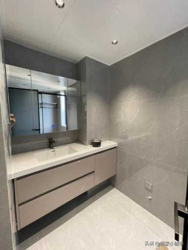 现代简约装修效果图,房子装修哪个颜色最高档插图15 建筑面积125平新房,装修现代简约风格,还没家具先分享一下!